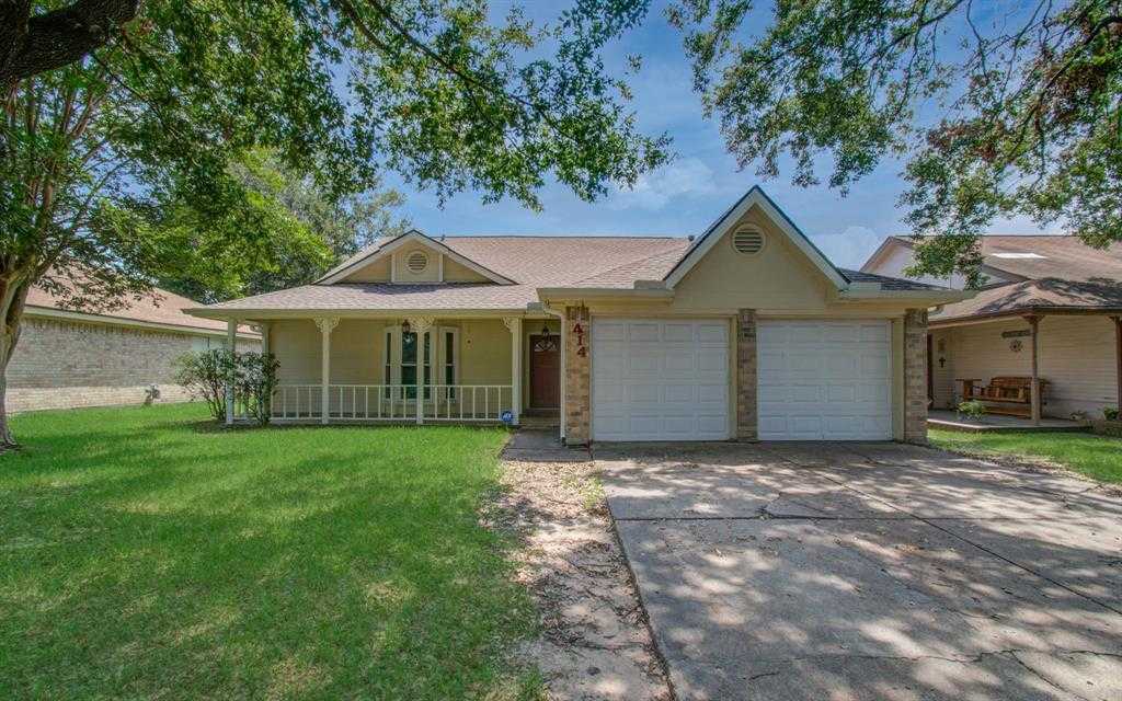 photo 3: 414 Enfield Drive, Highlands TX 77562