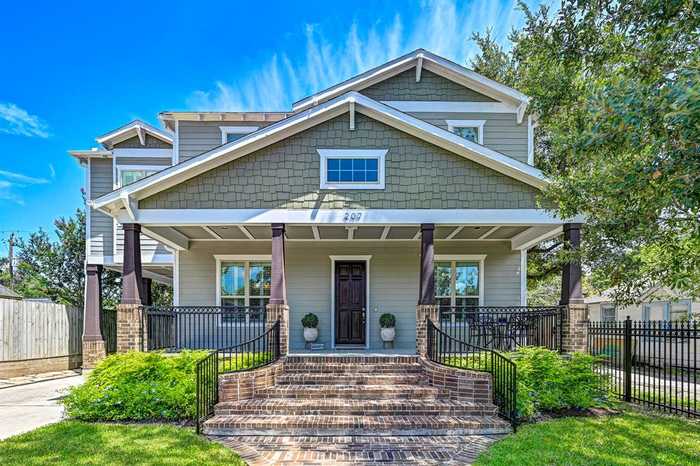 photo 1: 207 Munford Street, Houston TX 77008