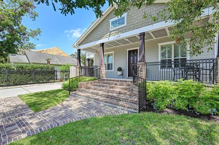 photo 2: 207 Munford Street, Houston TX 77008