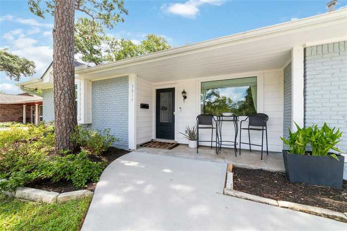 photo 2: 3815 April Lane, Houston TX 77092