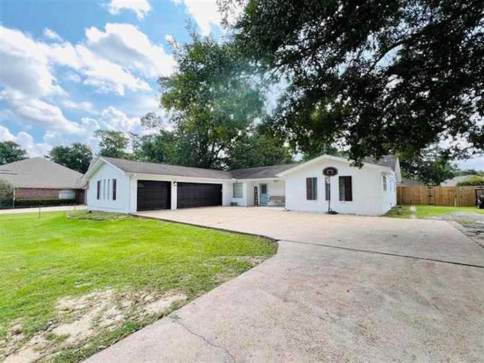 photo 1: 1920 Limerick Drive, Vidor TX 77662