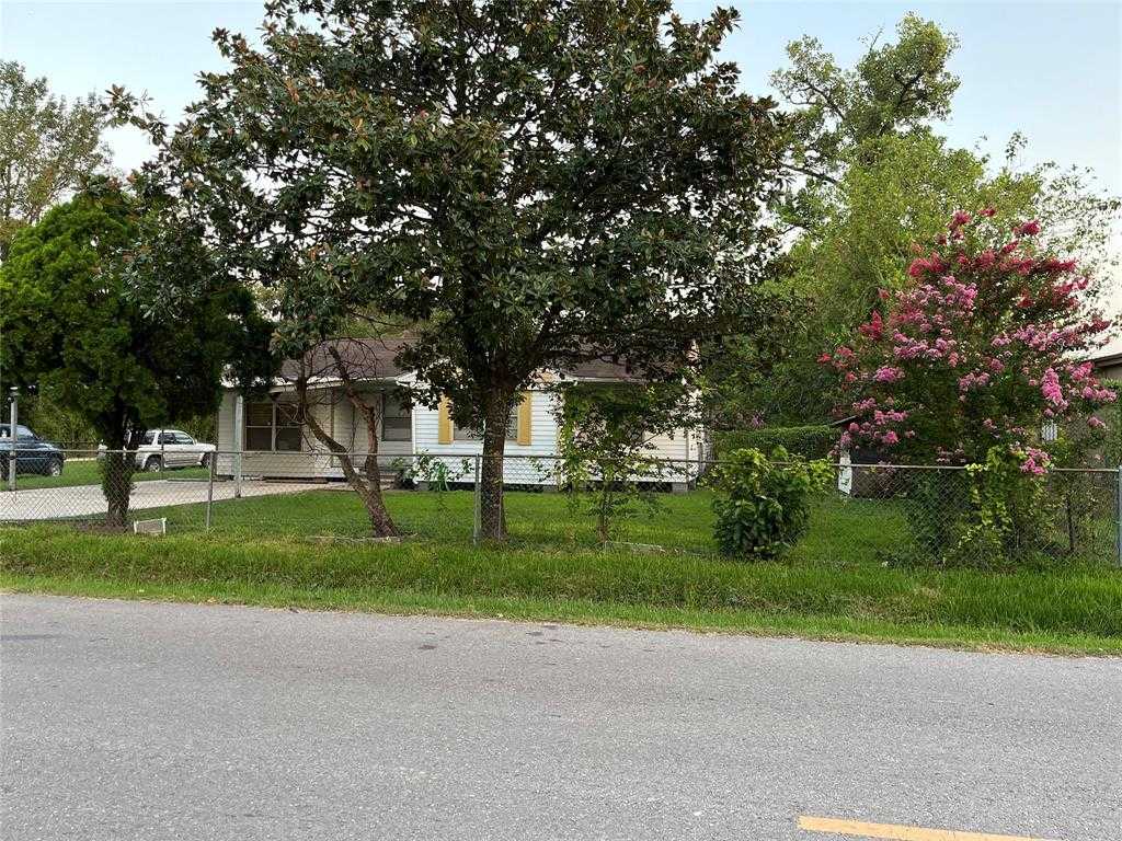 photo 2: 1618 Strawn Road, Houston TX 77039