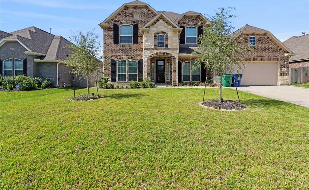 photo 1: 1528 N Blue Bonnet Lane, Angleton TX 77515