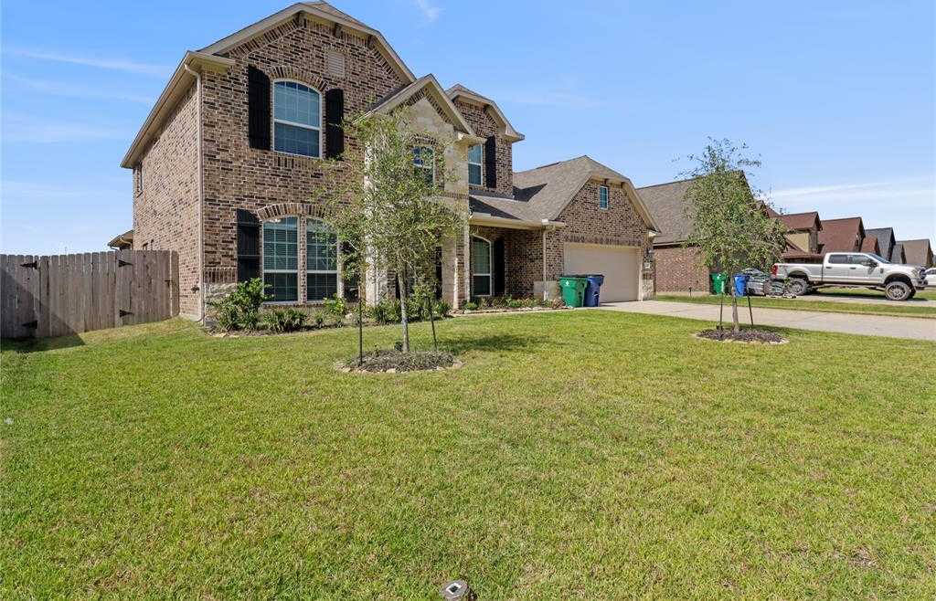 photo 3: 1528 N Blue Bonnet Lane, Angleton TX 77515