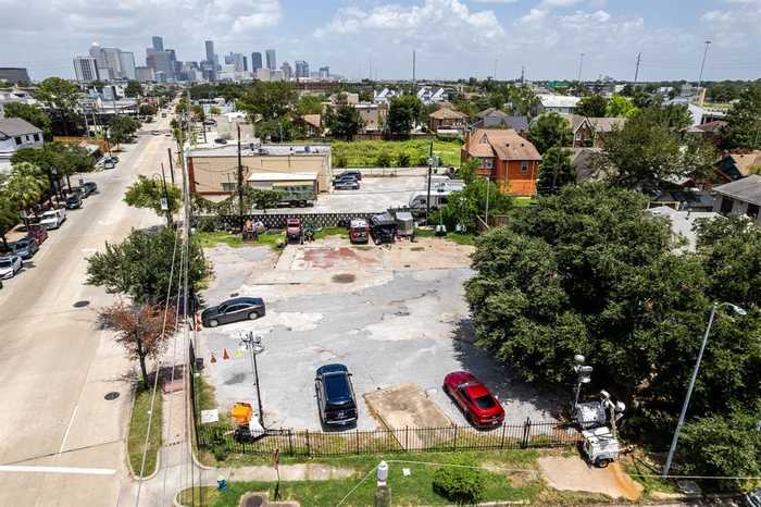 photo 2: 4819 Almeda Road, Houston TX 77004