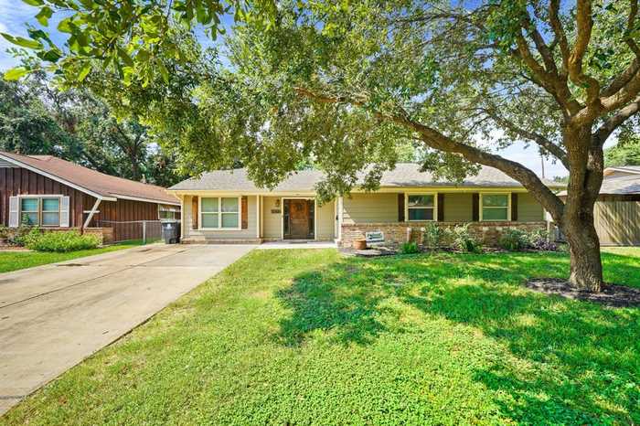 photo 1: 2306 Ansbury Drive, Houston TX 77018