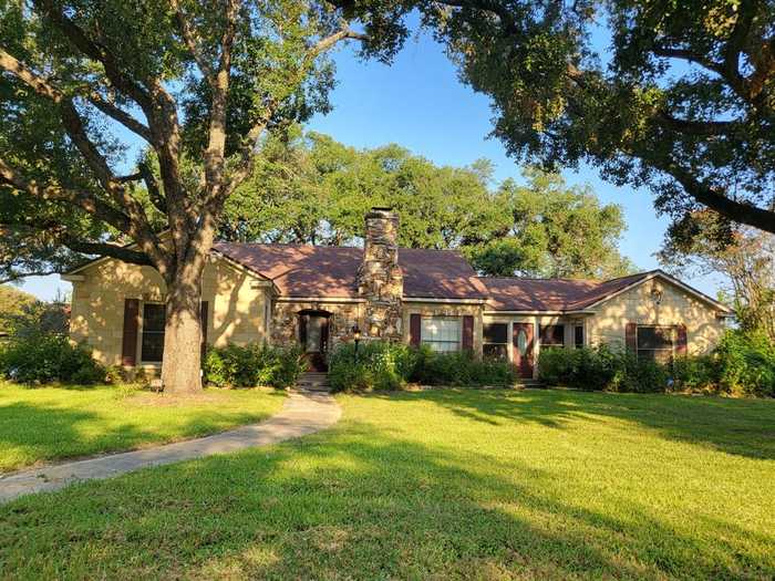 photo 1: 633 14th Street, Hempstead TX 77445