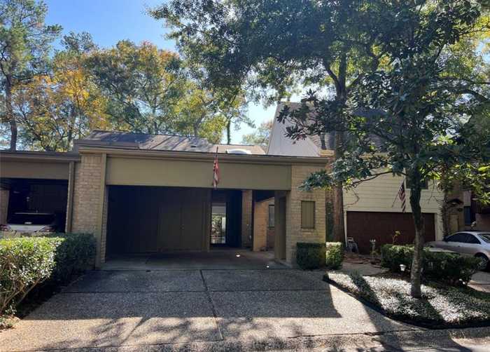 photo 1: 148 Sugarberry Circle, Houston TX 77024