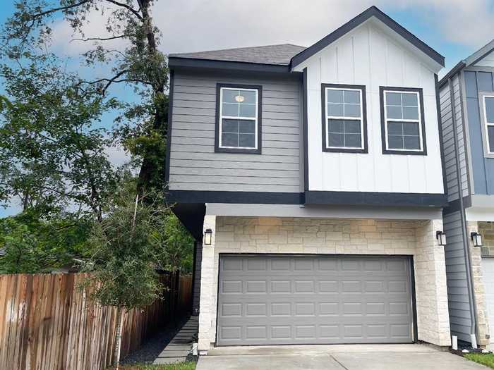 photo 1: 313 East 27th Street, Houston TX 77008