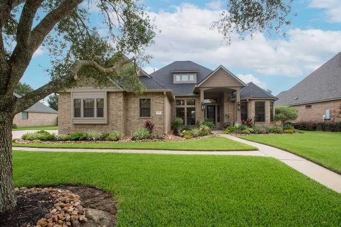 photo 1: 1012 Heritage Oaks Drive, Angleton TX 77515