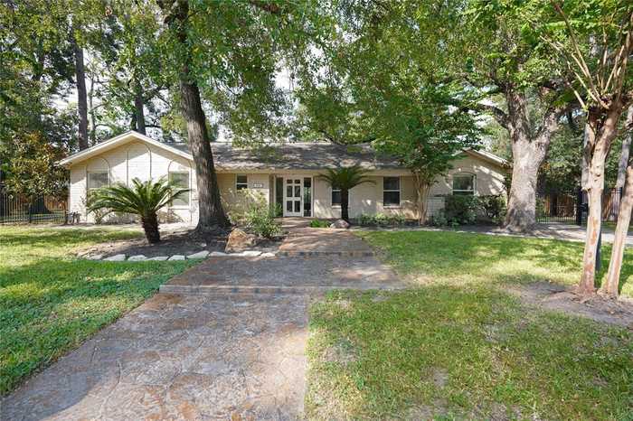 photo 1: 938 Magdalene Drive, Houston TX 77024