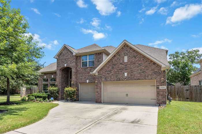 photo 2: 15703 Misty Leaf Lane, Houston TX 77044