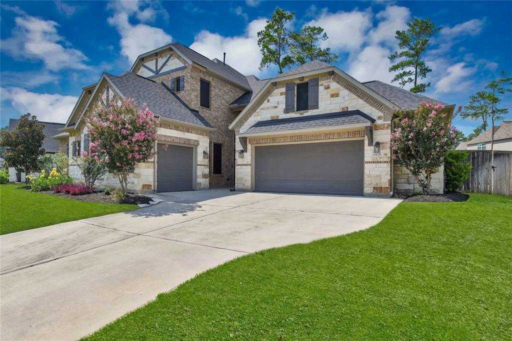 photo 2: 2032 Green Terrace Lane, Pinehurst TX 77362