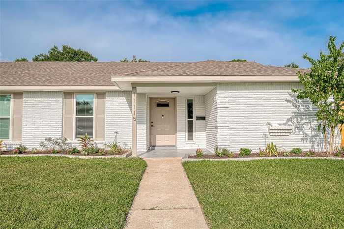 photo 2: 11115 Hillcroft Street, Houston TX 77096