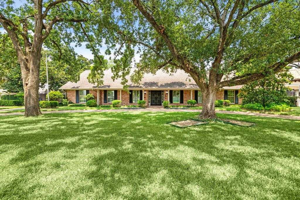 photo 1: 5684 Shady River Drive, Houston TX 77056