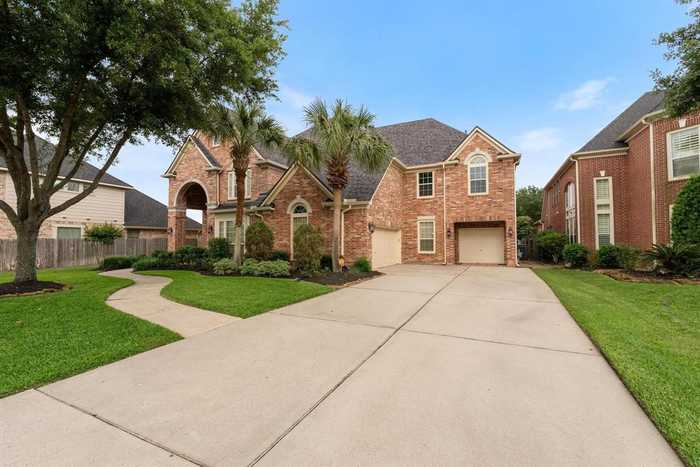 photo 1: 13706 Elm Shores Drive, Houston TX 77044