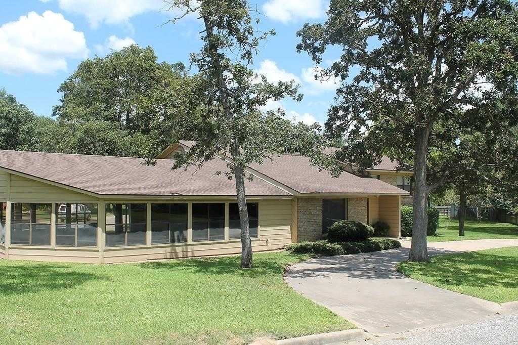 photo 2: 214 Briarwood Drive, Bellville TX 77418