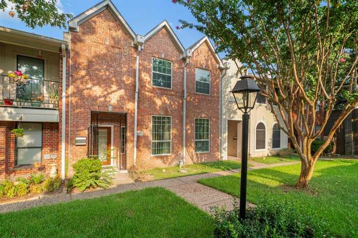 photo 2: 4023 Breakwood Drive, Houston TX 77025