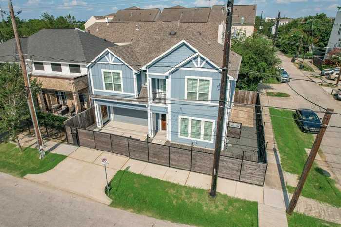 photo 1: 2510 Detering St, Houston TX 77007