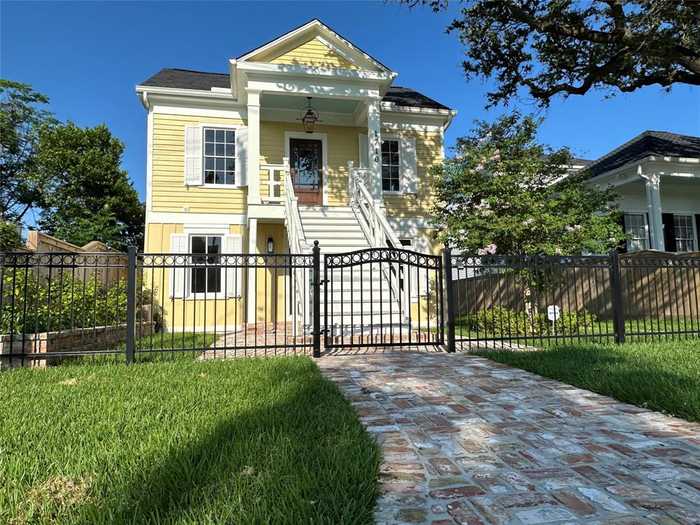 photo 1: 1710 22nd Street, Galveston TX 77550