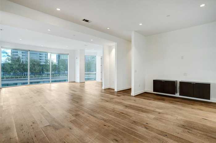 photo 2: 1600 Post Oak Boulevard Unit 902/903, Houston TX 77056