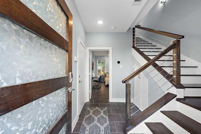 photo 2: 5713 Kansas Street, Houston TX 77007