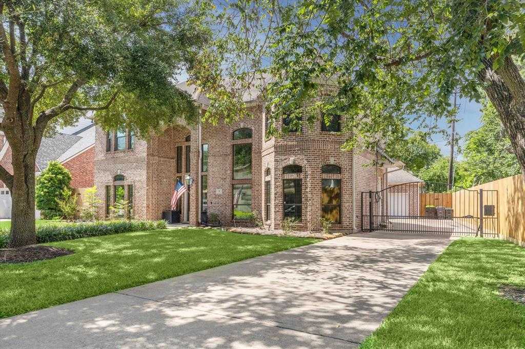 photo 1: 2 Cardwell Court, Spring Valley Village TX 77055