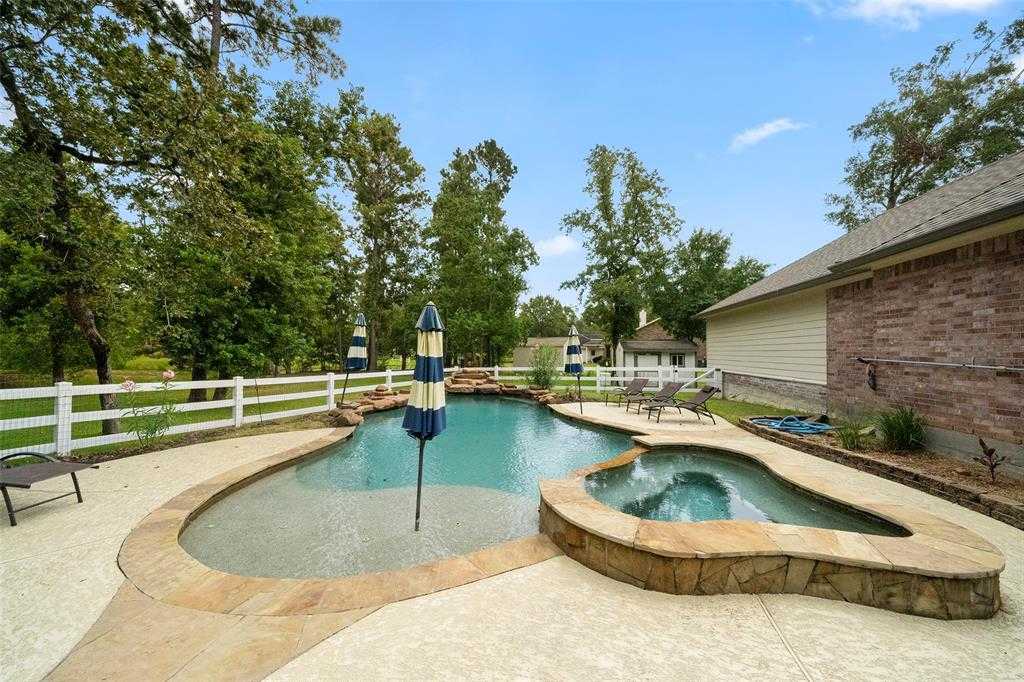 photo 3: 32926 Leafy Oak Court, Magnolia TX 77354