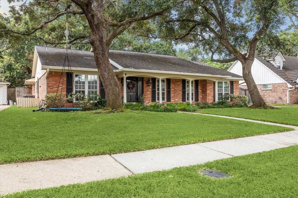 photo 3: 7611 Meadowvale Drive, Houston TX 77063