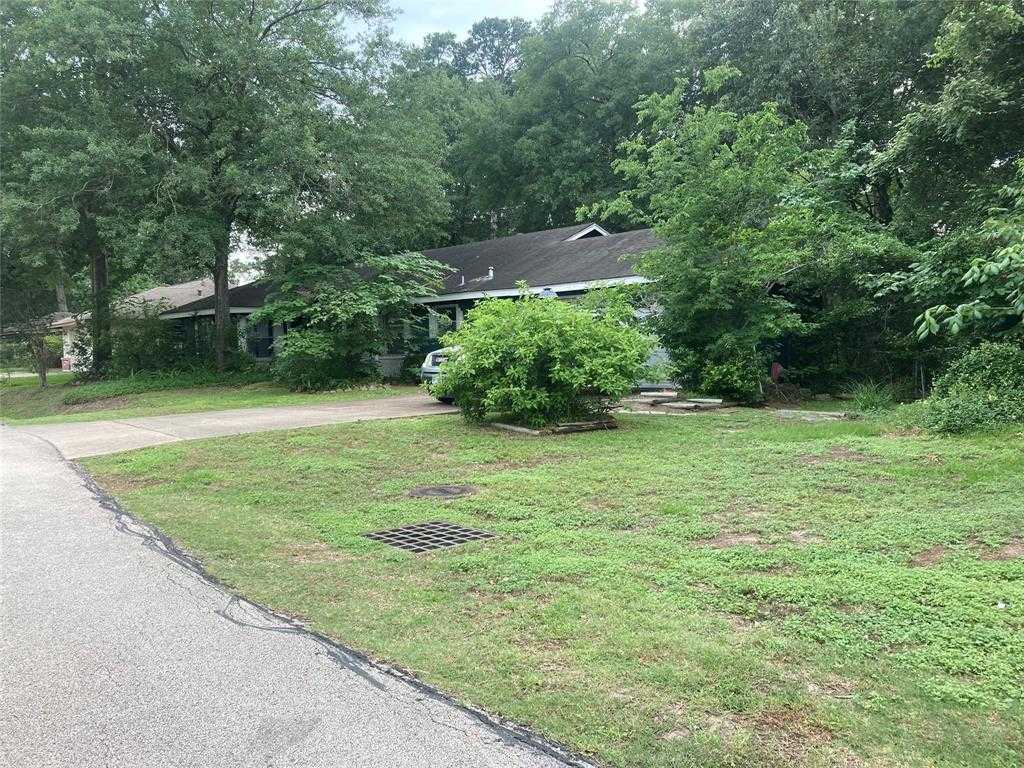 photo 2: 1315 Bridle Spur Lane, Hilshire Village TX 77055