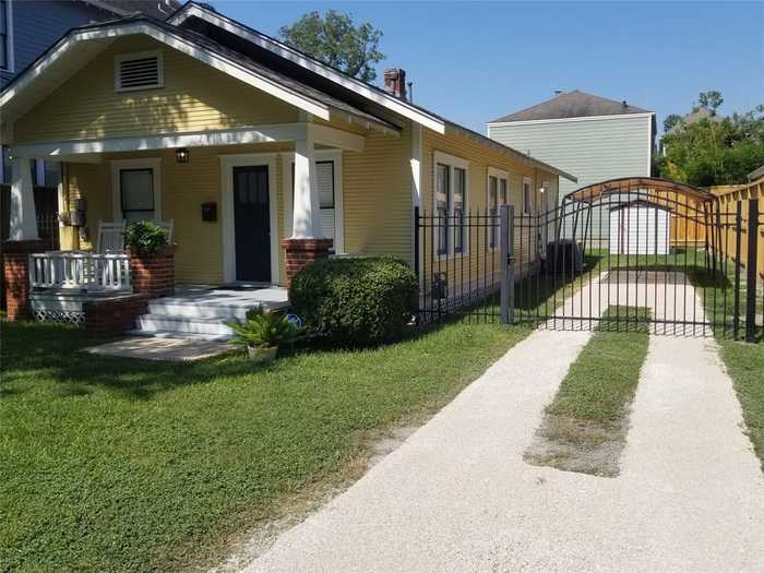 photo 2: 2117 Gostick Street, Houston TX 77008