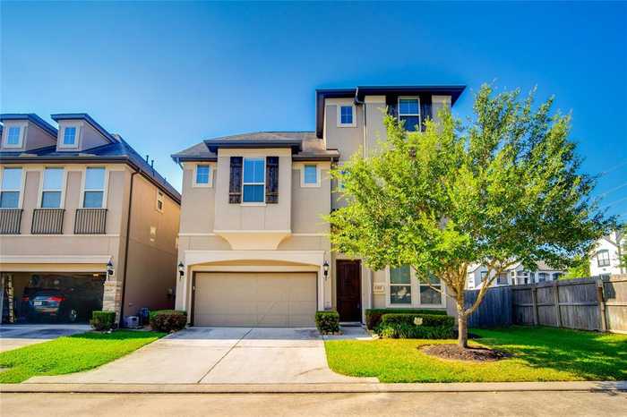 photo 1: 13217 Green Hills Drive, Houston TX 77077