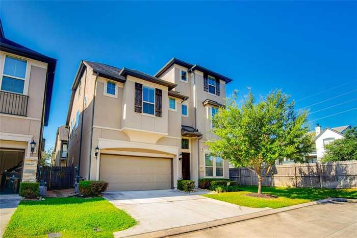 photo 2: 13217 Green Hills Drive, Houston TX 77077