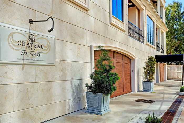 photo 1: 2221 Welch Street Unit 302, Houston TX 77019