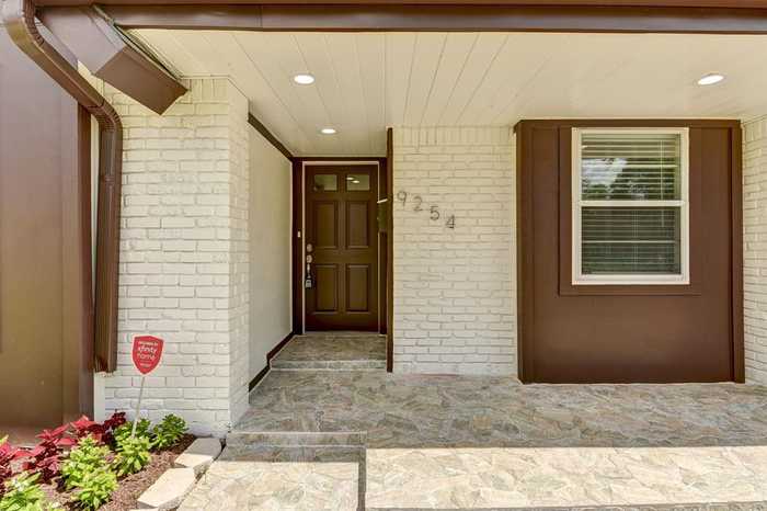 photo 2: 9254 Rockhurst Drive, Houston TX 77080