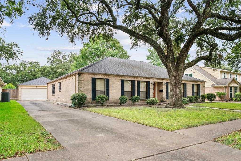 photo 2: 8010 Windswept Lane, Houston TX 77063