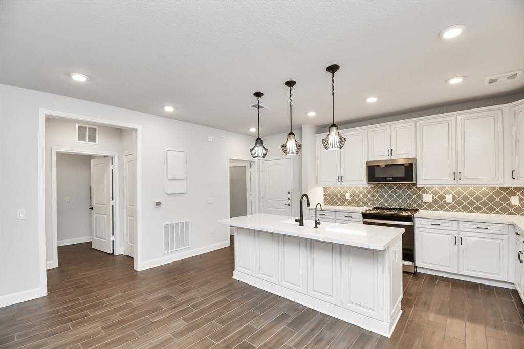 photo 3: 6804 Westview Drive Unit 2204, Houston TX 77055