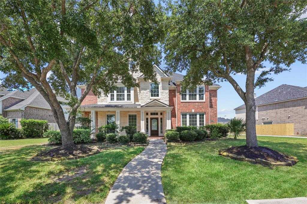 photo 2: 13703 Elm Shores Drive, Houston TX 77044