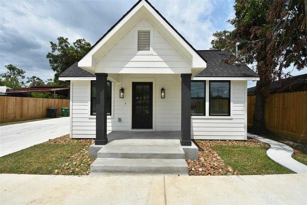 photo 1: 729 Caperton Street, Houston TX 77022