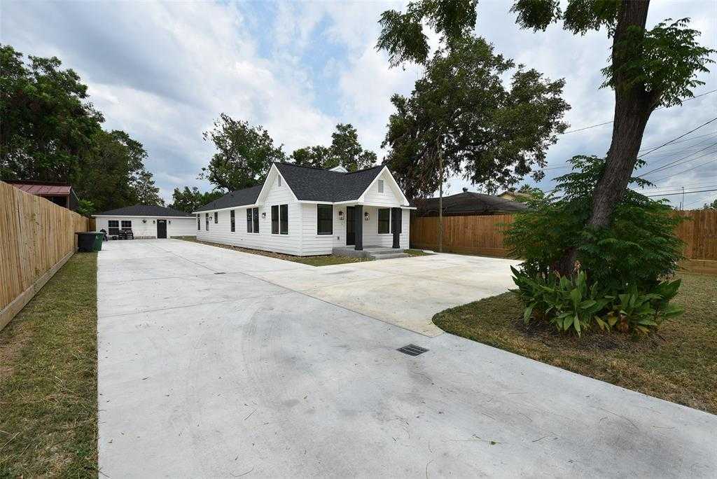 photo 2: 729 Caperton Street, Houston TX 77022