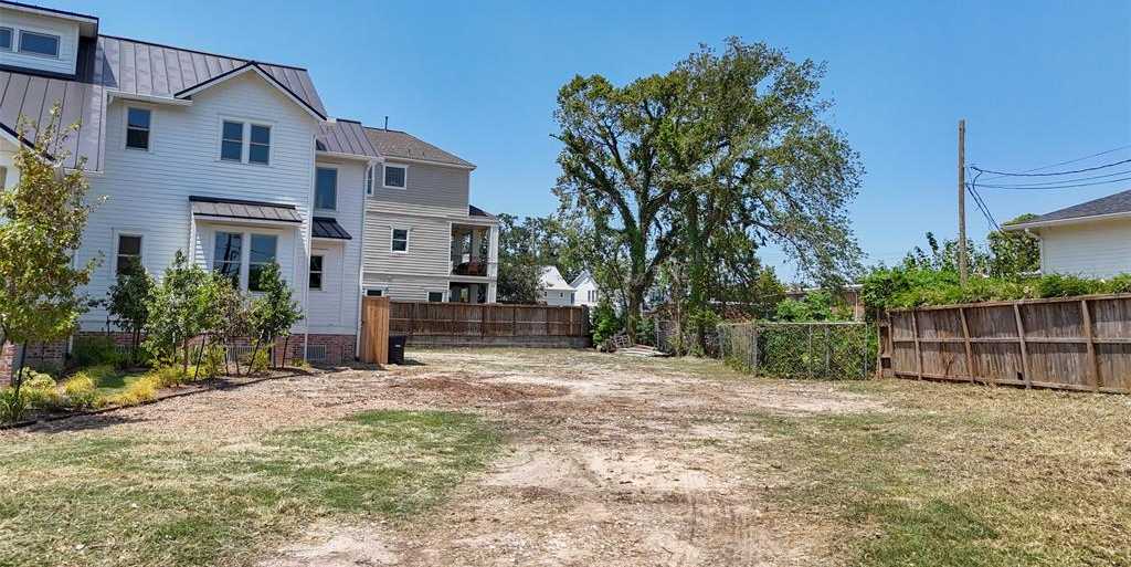 photo 2: 2723 Morrison Street, Houston TX 77009