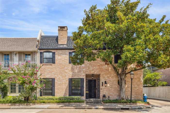 photo 1: 568 Trianon Street, Houston TX 77024