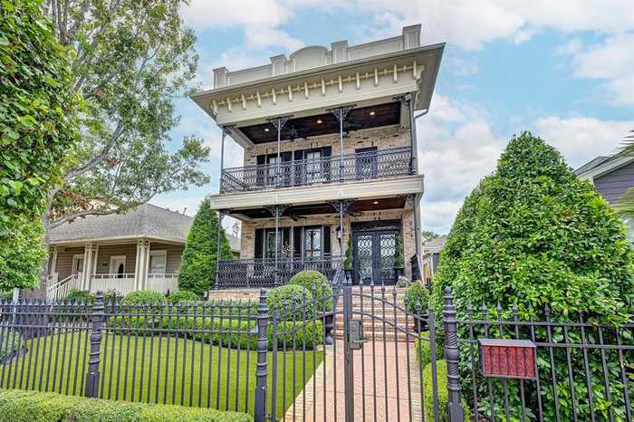 photo 1: 934 Columbia Street, Houston TX 77008