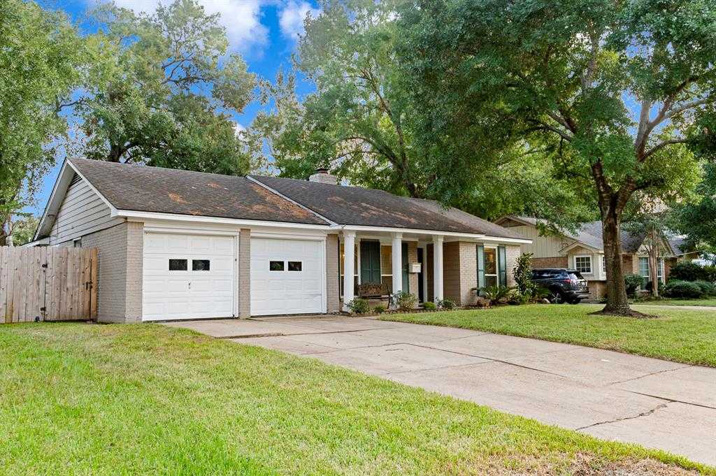 photo 2: 13815 Britoak Lane, Houston TX 77079