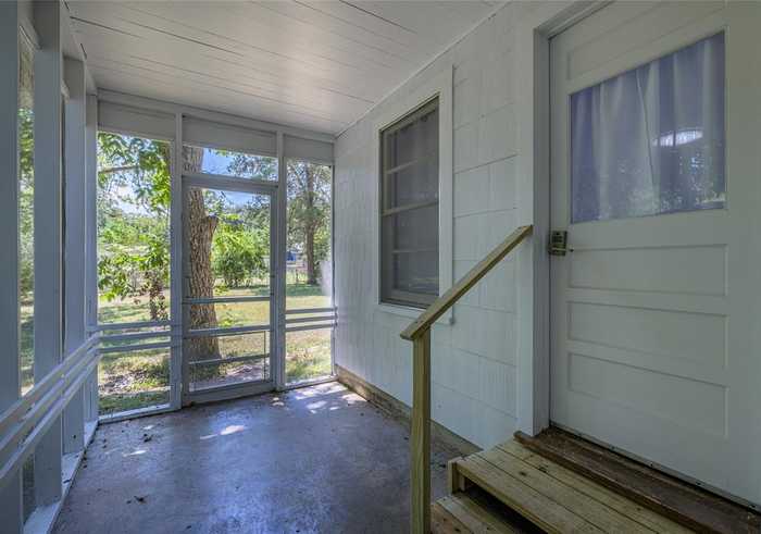 photo 11: 628 S Madison Street, La Grange TX 78945