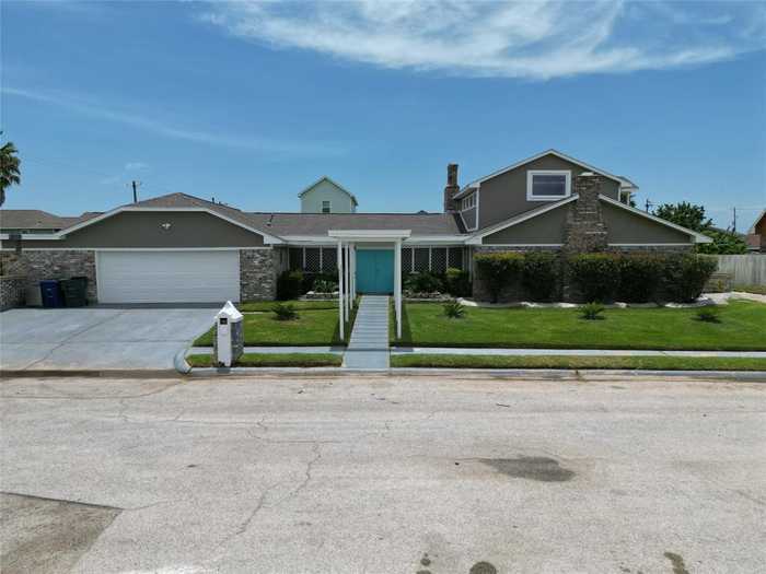 photo 1: 7001 Leslie Drive, Galveston TX 77551