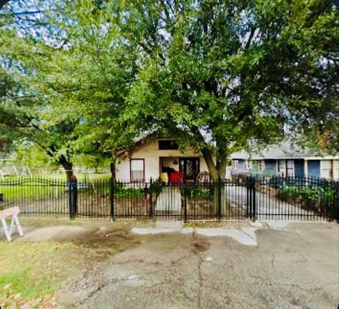 photo 1: 109 Carl Street, Houston TX 77009