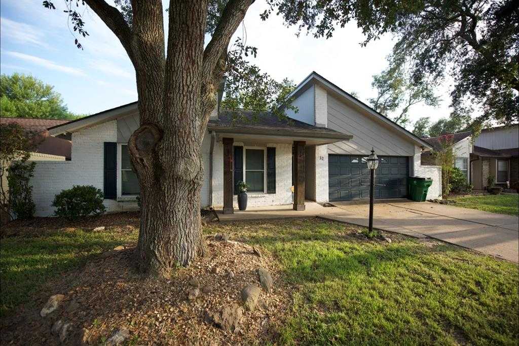 photo 1: 32 Sarita Road, Angleton TX 77515