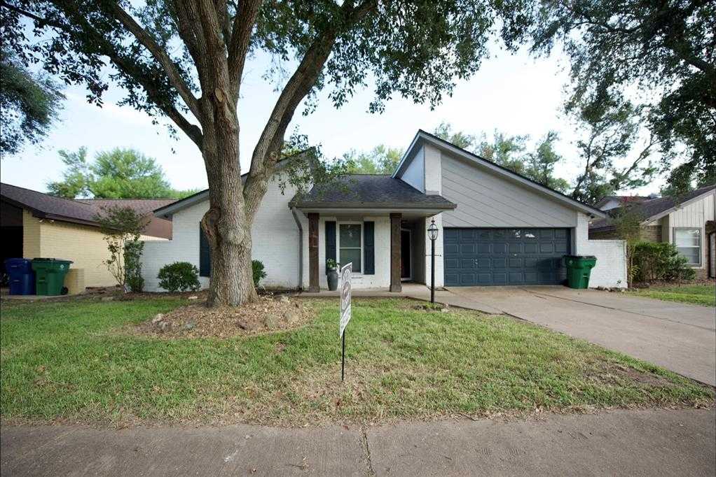 photo 3: 32 Sarita Road, Angleton TX 77515