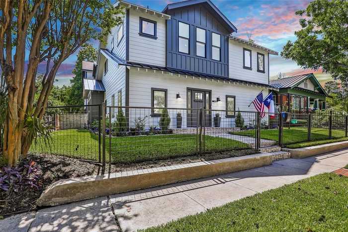 photo 2: 2626 Reagan Street, Houston TX 77009